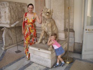 Laura su Emilija Vatikano muziejuje