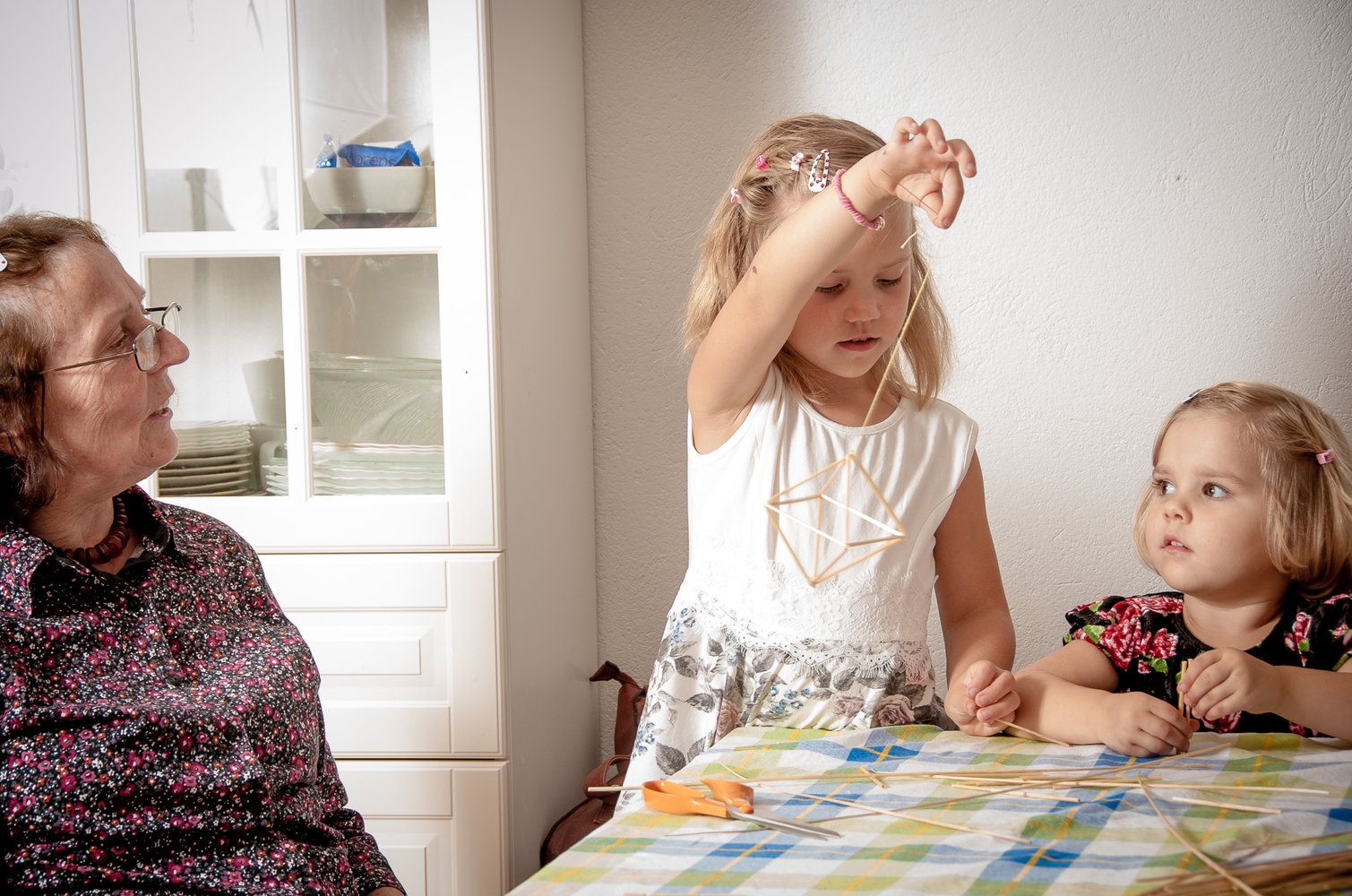 Sodai, kuriuos pamiršome. Kodėl anksčiau šiaudų sodai buvo kabinami ir virš kūdikio lopšio?