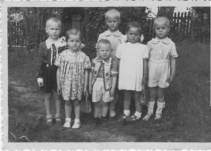 mama 1956 su draugais