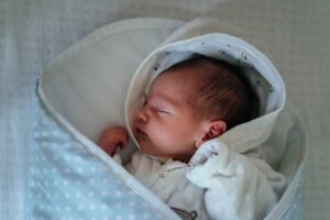 Vokeliai kūdikiams – ir geresniam mažylių miegui, ir ramesniems tėveliams