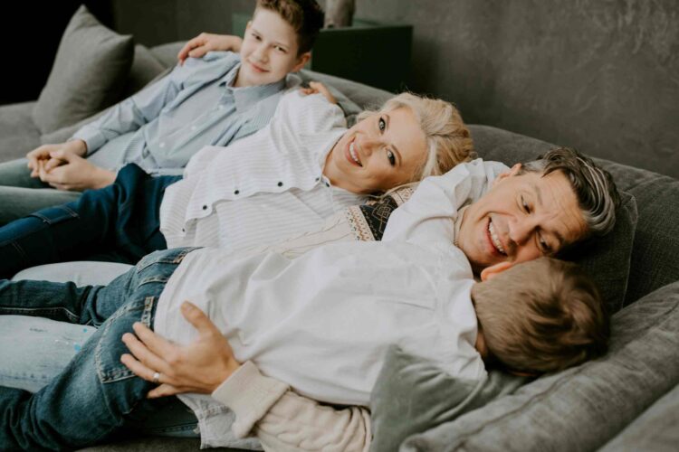 Renata Norvilė: „Dėmesio reikia visiems trims mūsų vaikams – ir pirmokui, ir septintokui, ir studentei“