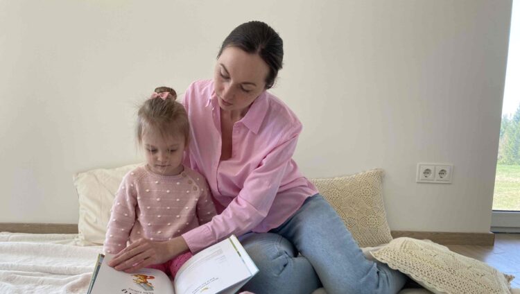Mama šešiais balsais. Šeima dalinasi ypatinga patirtimi, kaip vaikams skaito garsiai