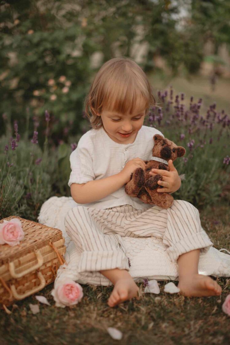 Meškinų terapija fotosesijose: kai vaikui nejauku fotografuotis, gali padėti 150 senovinių meškiukų
