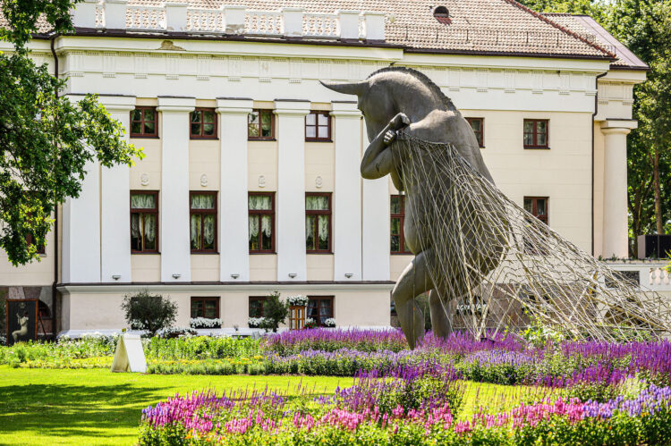 Gėlės–kurtizanės Pakruojo dvare