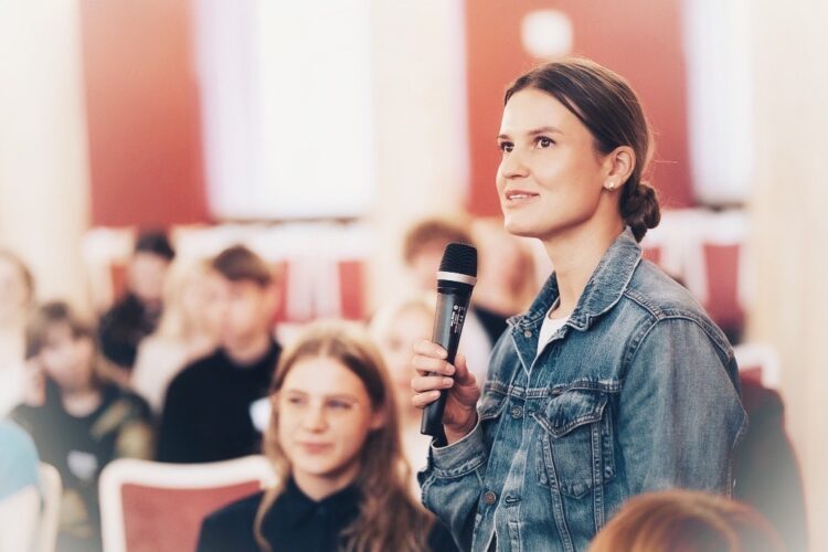 Palikti stabilų, gerbiamą darbą ir pasukti į kūrybą – sprendimas, reikalaujantis ne tik svajonės, bet ir drąsos. Živilei pavyko