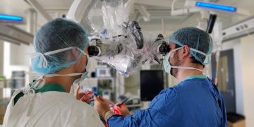 Šeimos gyvenimas pasikeitė per akimirką: Dominyka, važiuodama paspirtuku, griuvo ir patyrė sunkią galvos traumą