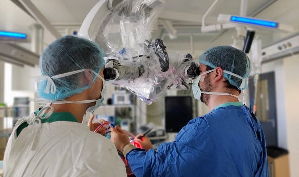 Šeimos gyvenimas pasikeitė per akimirką: Dominyka, važiuodama paspirtuku, griuvo ir patyrė sunkią galvos traumą