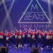Bendras ritmas, judesiai ir pasiruošimas pasirodymui – kiekvienas šokėjas tampa komandos dalimi. Nuotrauka iš „M-BEATS“ šokių studijos galerijos